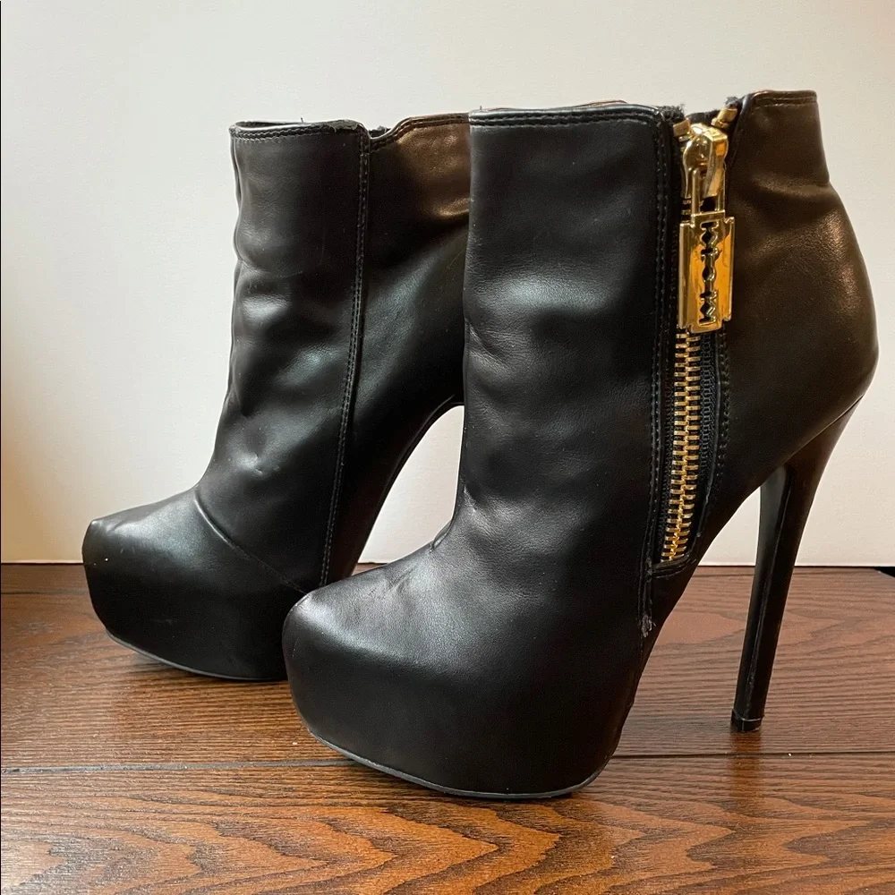 Women’s Booties - Picture 1 of 4